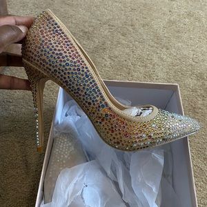 Brand new Women’s heels. Beautiful shoe!!